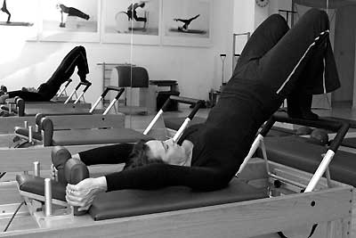 Carine Nabuurs op de reformer in Palma Pilates Studio