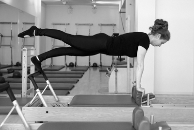 Paula London in Palma Pilates Studio on the reformer Den Haag