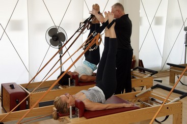 Pilates Studio Palma personal Training workshop with Bob Liekens Juni 2014 on the reformer with Bob